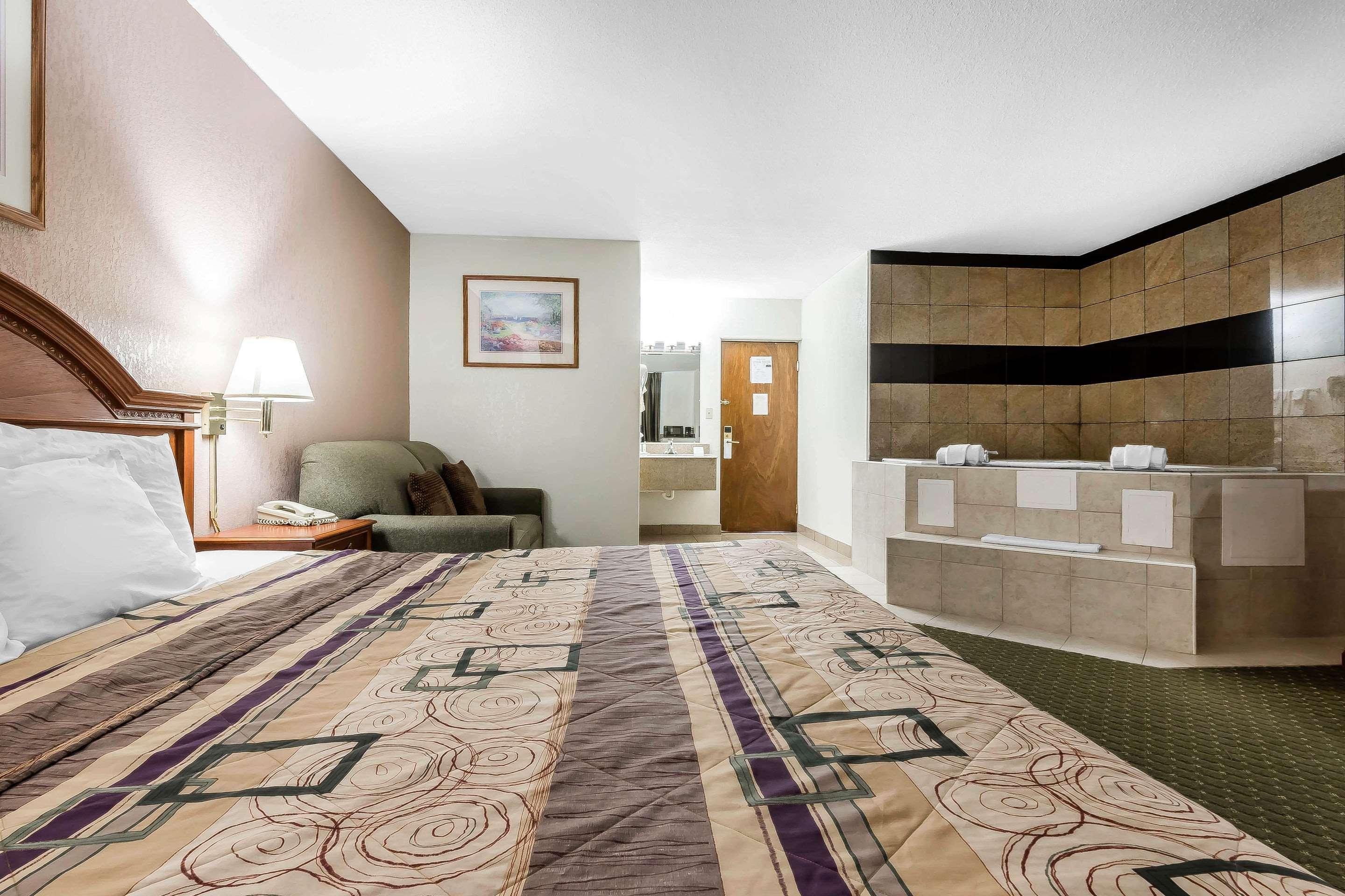 Quality Inn & Suites Binghamton Vestal Exterior photo